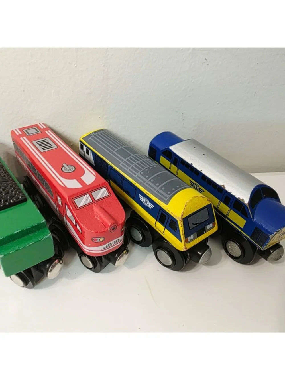 9 Mix Maison Joseph Battat Hape Magnetic Wooden Plastic Train Cars